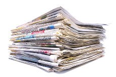 une pile de journaux